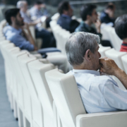 Immobilienverwalter in einer Konferenz