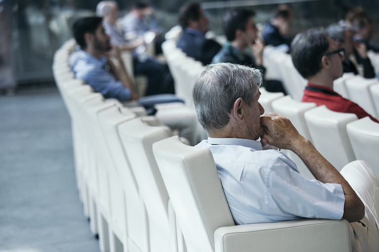 Immobilienverwalter in einer Konferenz