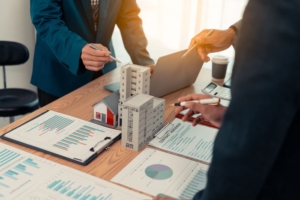 AdobeStock_1171209350 Steckt die Immobilienbranche in der Krise? Das Sterben der Hausverwaltung