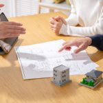 Hausverwaltung verkaufen: Ein erfahrener Inhaber schaut nachdenklich aus dem Bürofenster und plant den optimalen Zeitpunkt für seine Unternehmensnachfolge. Hausverwaltung verkaufen: Ein erfahrener Inhaber schaut nachdenklich aus dem Bürofenster und plant den optimalen Zeitpunkt für seine Unternehmensnachfolge.